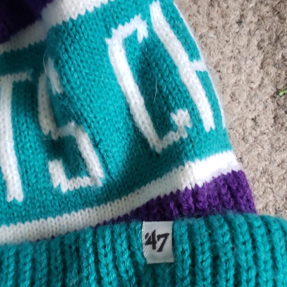 Charlotte Hornets '47 winter pom hat - Picture 2 of 2